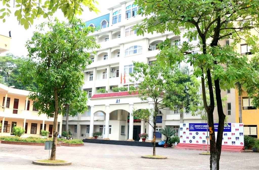 Vietnam National University Delivers Engaging and Seamless Language Learning on AWS Cloud